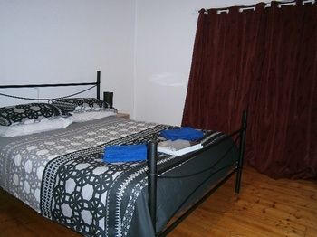 Aussie Bacon & Eggs Cottages - Rent Accommodation 6
