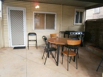 Aussie Bacon & Eggs Cottages - Rent Accommodation 1