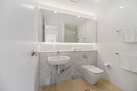 HomeHotel Luxurious Immaculate 3 Bed Apt - Rent Accommodation 4