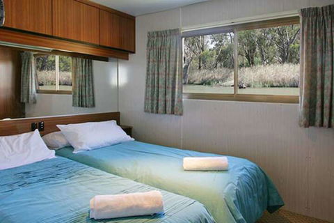 All Seasons Houseboats - Rent Accommodation 4