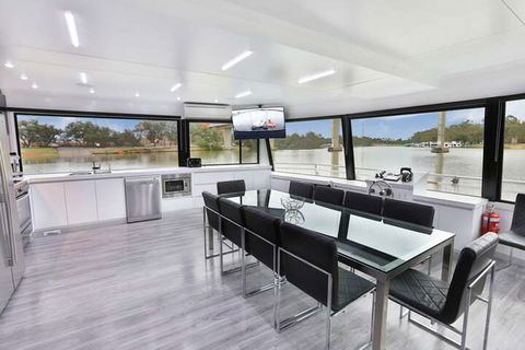 All Seasons Houseboats - Rent Accommodation 7