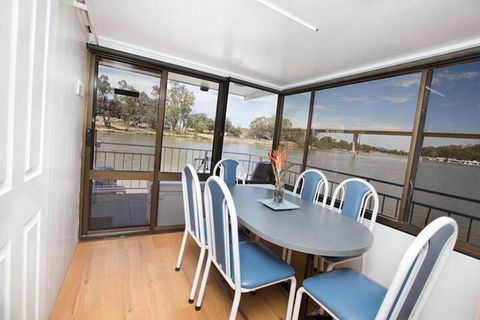 All Seasons Houseboats - Rent Accommodation 5