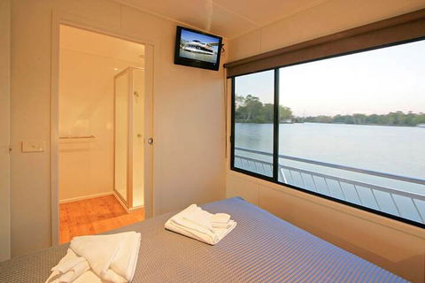 All Seasons Houseboats - Rent Accommodation 1