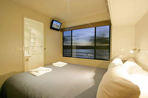 All Seasons Houseboats - Rent Accommodation 6