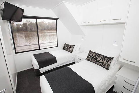 All Seasons Houseboats - Rent Accommodation 3