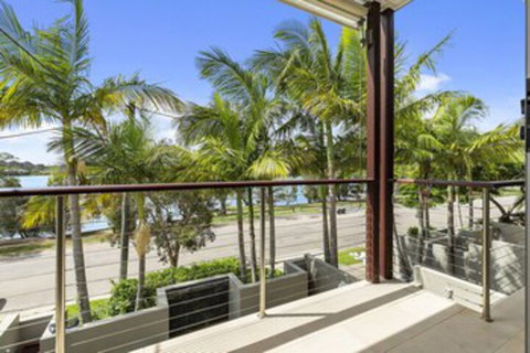 North Facing River Front Stunning Apartment Unit 2 9 Hilton Esplanade - Rent Accommodation 0