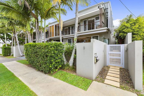 North Facing River Front Stunning Apartment Unit 2 9 Hilton Esplanade - Rent Accommodation 1