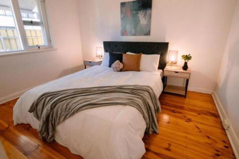 A Wave Away At Glenelg Cosy Unit Near The Beach - Rent Accommodation 2