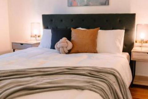 A Wave Away At Glenelg Cosy Unit Near The Beach - Rent Accommodation 7