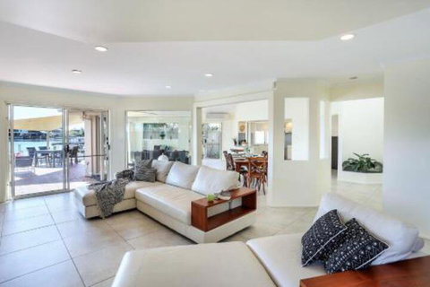 Gone Fishin Noosa Waters - Rent Accommodation 6