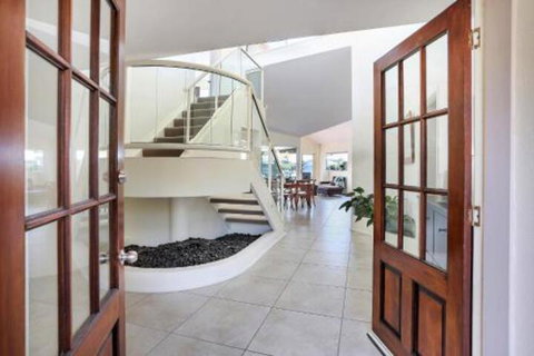 Gone Fishin Noosa Waters - Rent Accommodation 3