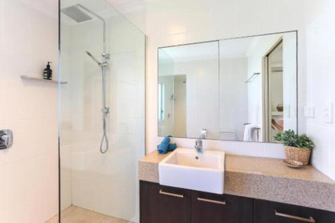 Gone Fishin Noosa Waters - Rent Accommodation 2