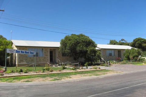 ARNO BAY CARAVAN PARK - Rent Accommodation 2