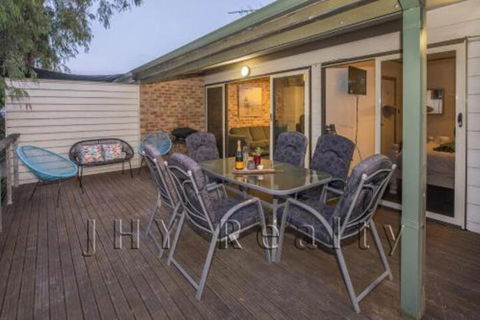 Coastal Cottage - Rent Accommodation 7