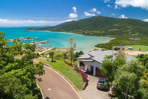 Casa Del Mar Airlie Beach - Rent Accommodation 1
