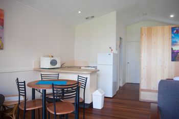 15 Korora Palms 1 Bedroom Bure - Rent Accommodation 3