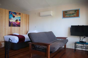 15 Korora Palms 1 Bedroom Bure - Rent Accommodation 6