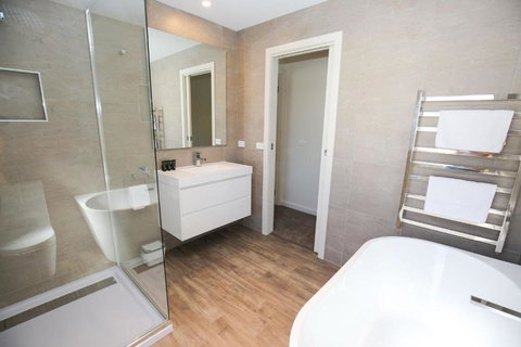 Amber Mist Villa One - Rent Accommodation 3