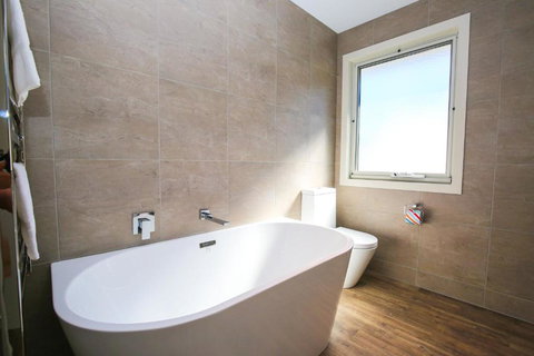 Amber Mist Villa One - Rent Accommodation 6