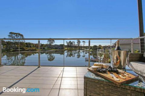 Cypress Townhouse 23 Suite - Rent Accommodation 0