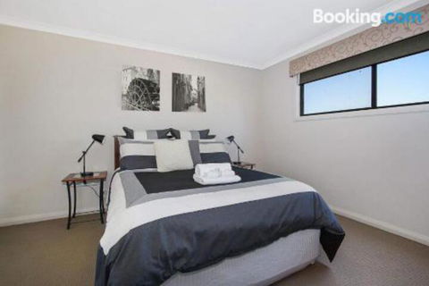 Cypress Townhouse 23 Suite - Rent Accommodation 4