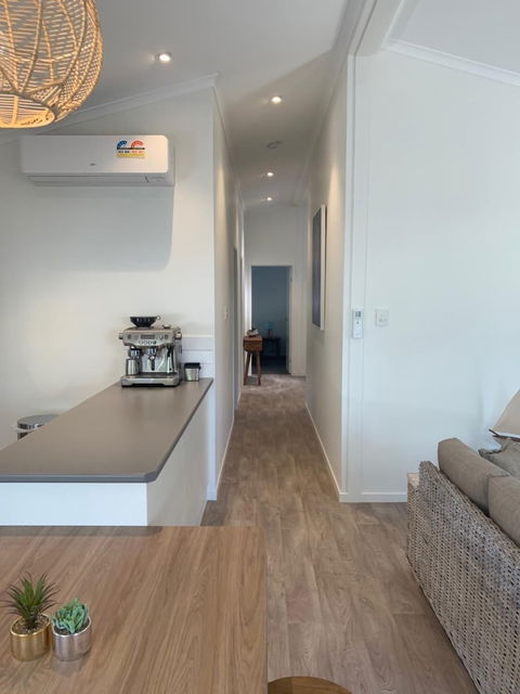 Harveys Beach House - Rent Accommodation 3