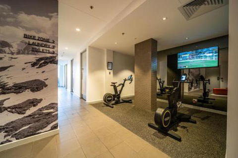 Above The Square On Hindmarsh Pool Gym Carpark - Rent Accommodation 5