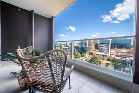 Above The Square On Hindmarsh Pool Gym Carpark - Rent Accommodation 3
