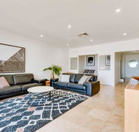 Sapphire Seas Beach House - Rent Accommodation