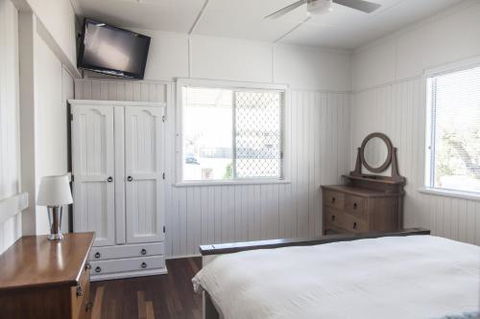 Urangan Harbour Cottage - Rent Accommodation 1