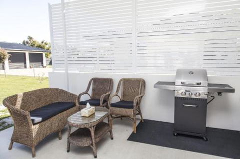 Urangan Harbour Cottage - Rent Accommodation 3