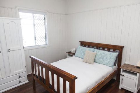 Urangan Harbour Cottage - Rent Accommodation 2