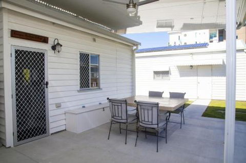 Urangan Harbour Cottage - Rent Accommodation 5