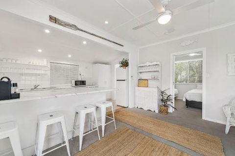 Frangipani Cottage - Rent Accommodation 6