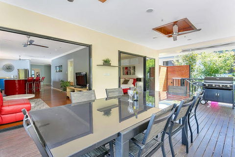 Aussie Beach House - Rent Accommodation 0