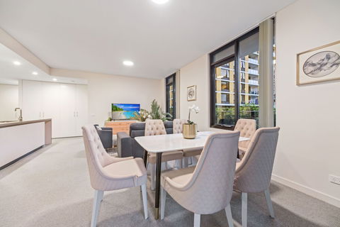 HomeHotel Stylish Apt Next To Train & Westfield - Rent Accommodation 3