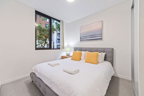 HomeHotel Stylish Apt Next To Train & Westfield - Rent Accommodation 2