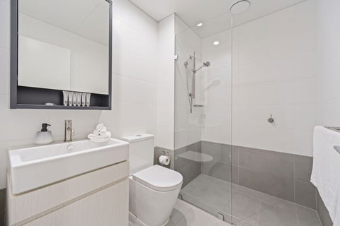 HomeHotel Stylish Apt Next To Train & Westfield - Rent Accommodation 4