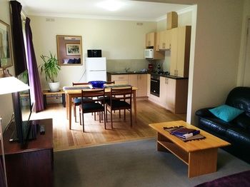 Acacia House Retreat Daylesford - Rent Accommodation 3