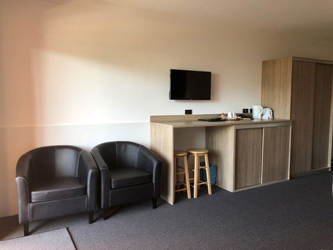 Huskisson Beach Motel - Rent Accommodation 2