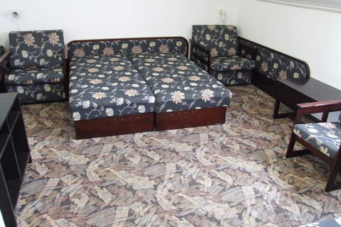 Blackboy Tree Motel - Rent Accommodation 4