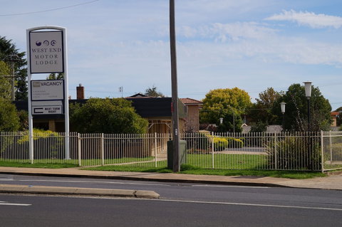 West End Motor Lodge - Rent Accommodation 3