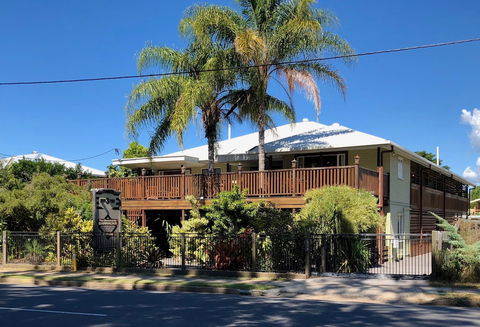 Five 3 Five - The Beachside Barracks - Rent Accommodation 2