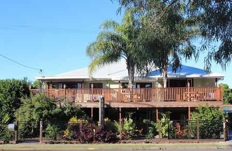 Five 3 Five - The Beachside Barracks - Rent Accommodation 0