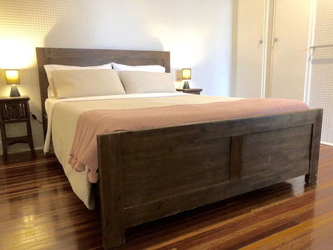 Five 3 Five - The Beachside Barracks - Rent Accommodation 4