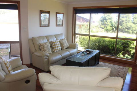 Australian Home Away At Doncaster Andersons Creek 2 - Rent Accommodation 4
