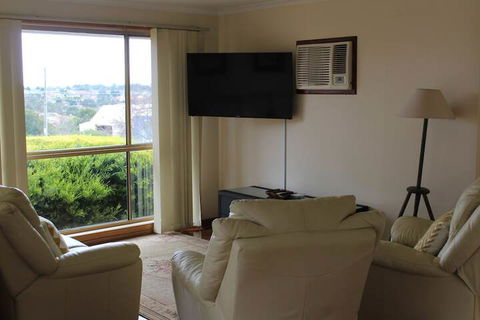 Australian Home Away At Doncaster Andersons Creek 2 - Rent Accommodation 5