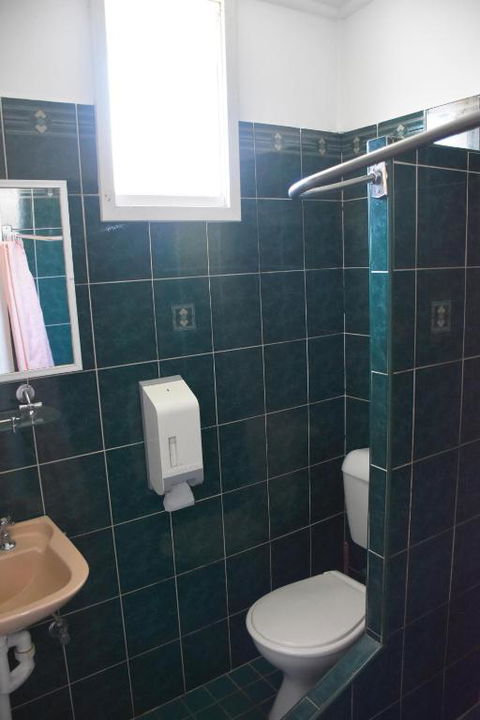 Hillview Motel - Rent Accommodation 4