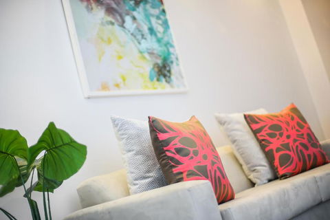 A Comfy & Central 2BR Apt Near Flinders Station - Rent Accommodation 1