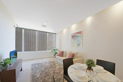 A Comfy & Central 2BR Apt Near Flinders Station - Rent Accommodation 5